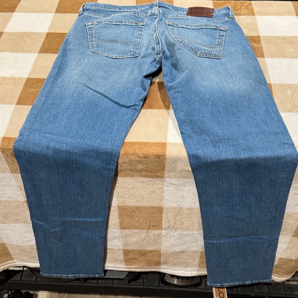 Hollister Epic Flex Medium Wash Denim Jeans - Picture 3 of 5